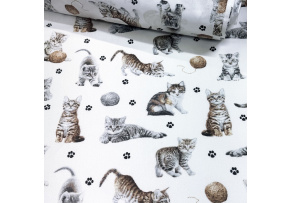 Tkanina bawełniana ze wzorem kot z piłką na białym tle