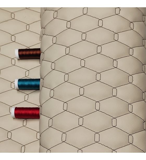 Ekokůže GEO barva béžová prošívaná hnědými nitěmi, metráž, 145 cm