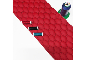 Ekoskóra GEO kolor Czerwony pikowana Czarną nicią Ekoskóra GEO kolor Czerwony pikowana Czarną nicią